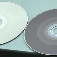 日本查获1.8万张盗版DVD、卖不到半价：碟价上涨造假回潮，下单前先过这三关