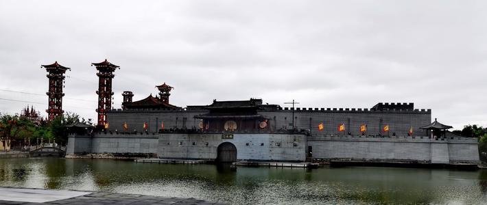不止复刻名画，清明上河园靠百场演艺和千名NPC成了顶流
