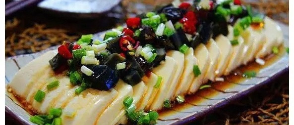清爽开胃皮蛋豆腐