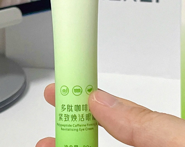 什么眼霜好用？熟龄上班族挑抗衰眼霜，品牌大不大真不是第一道题