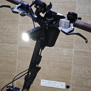 折叠车的灯，比折叠车还难买：翻完20多篇夜骑帖和装车教程，我把大行、小布、迪卡侬的买灯装灯路线各理了一遍