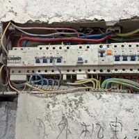 你家配电箱里可能还住着"梅兰日兰"：那是施耐德的前身。公积金能提装修了，这三笔账算清再让它退役
