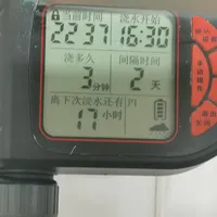 出门10天地板是干的，出门28天几乎全灭：翻了100多篇浇水神器帖和翻车后续，我把每个方案能撑几天理清了