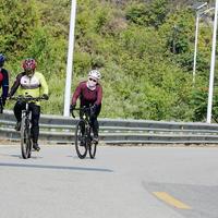 890条评论吵“100公里4小时随便骑”：我把一篇270公里实录和十几条首百帖对了一遍，理出三类人的完赛账