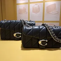 Coach一年发了6个代言头衔：全球代言人卖主线，腕表眼镜卖授权，追同款前先看懂头衔