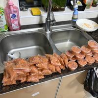 当猫粮不敢再信，"自己做饭"就是出路吗？自制、熟自制、生骨肉三条路，先把这本营养账算清
