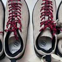 百亿补贴三百多的KEEN是正品吗？翻完几十条真假对比帖，我整理出"3种情况+7步自查"