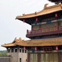 日版《水浒传》吴用首晒：拿拂尘不拿羽扇，三版军师摆在一起，这几天的争吵就全说得通了