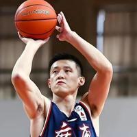 三年后周鹏回家了！37岁重披广东11号，37岁老将用43.6%三分命中率证明老而弥坚