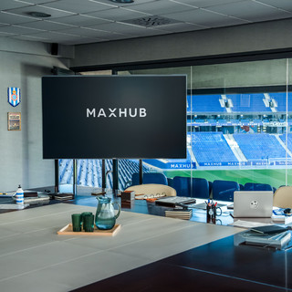 屏幕坏了一年半，官方报价3200、第三方1000：MAXHUB的"3年质保"话术，撞上"过保1.5年"的现实
