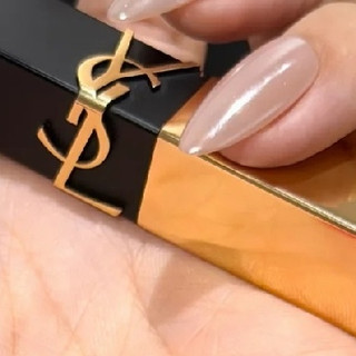 七夕收到 YSL 口红礼盒｜深唇干皮的我，惊喜两秒就沉默