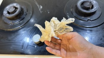 “塑料袋去油比洗洁精还强”？爆火的“邪修清洁”被我对完账：一半是真功夫，一半是蹭功劳