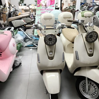 黄油小熊只贵200、吉伊卡哇还没价：爱玛联名车这个8月，先算清版本、实价和保修三本账
