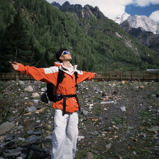 Oasis粉丝喊它“圣衣”，徒步党劝你等价：Berghaus MERU复刻夹克进国内，秋天该不该冲？