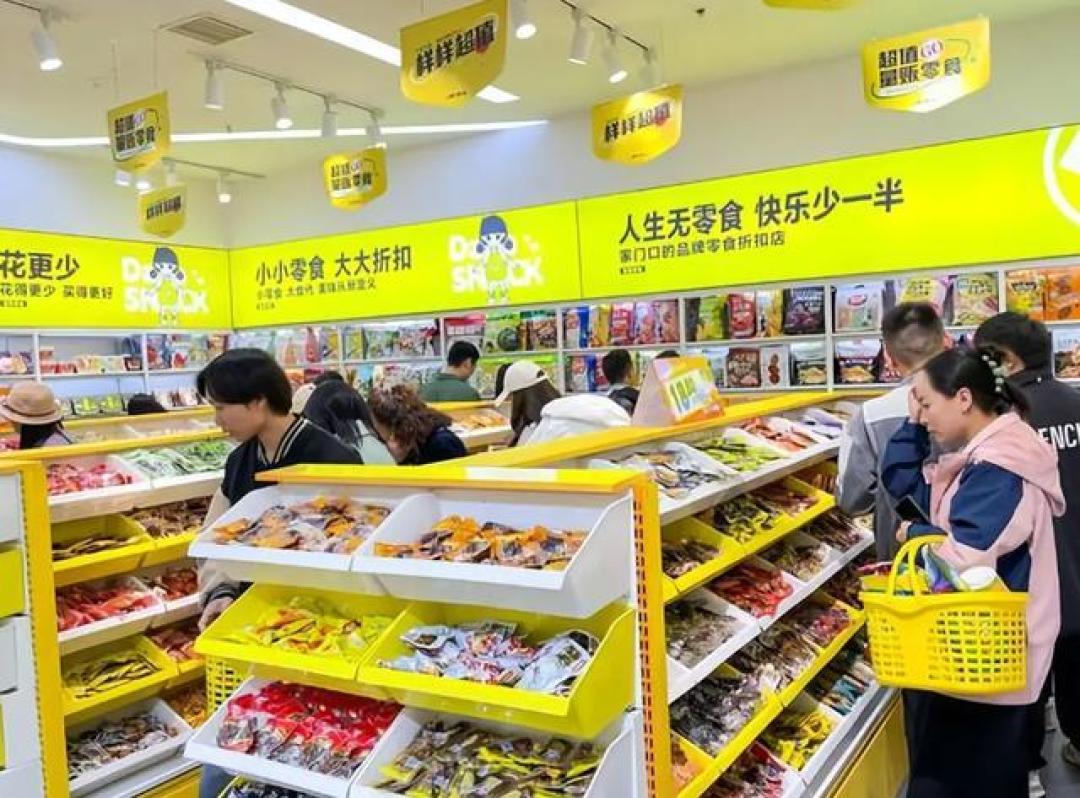 零食店的低价真相:一边是情绪解药,一边是加盟商的陷阱