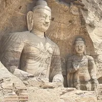 去云冈石窟,不请讲解看不懂、请了又怕翻车?看懂的三条路,从免费到付费都给你捋好了