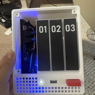 8T酷狼从不到1200涨到2850，这轮硬盘涨价把家庭实验室的扩容账重算了：该买的、能等的、换路的，分开算