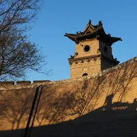 国庆去山西怕人多？我把七八月二十多条实拍结成了三件事：哪儿挤、哪些错峰招失效、酒店涨多少