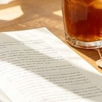 夏日慢读,在书页里寻一份喧嚣之外的宁静