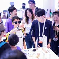 苹果AI眼镜爆料翻了个面：2027年WWDC见、摄像头砍不砍还没定——2026年下单前，先做完这个阵营测试