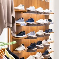 总部「弃鞋去做AI」的Allbirds，正在中国疯狂上新：8月单月官宣至少6条新鞋线，百丽版已经认不出来了