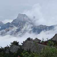 泰山夜爬陪爬，200块和800块根本不是一个服务：下单前，先看这份价位表和4条避坑红线