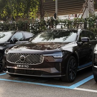 BBA上了热搜,但降价最狠的是二线豪华:S90跌到22.99万、CT5只要16万出头,抄底前这份价格表和三个问题先看