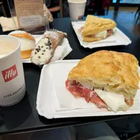 illy门店一杯35元，米兰柜台2欧：先看懂这杯