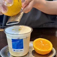 咖啡品牌扎堆上新“虎斑橘”，有的一周卖出超10万杯：含酒精、甜度反直觉、外卖无盖，点单前先看这篇