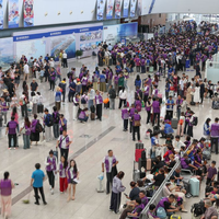 不靠港的邮轮突然在三个城市铺开：天津2700人首航刷了纪录，410到2500元的票、三种登船证件和“缩水”的时间账，谁适合尝鲜都算清了