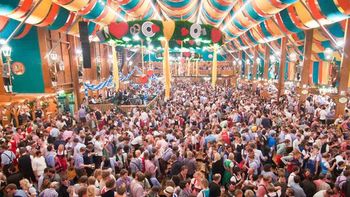 慕尼黑啤酒节还有19天开幕：650万人只能喝6家酒厂的酒，还不是你印象里的三月啤酒——国内复刻三档，账算好了