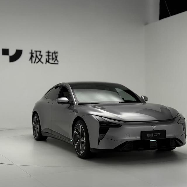 极越发“别破解车机”声明，车主热评却是“先推OTA啊”：我把声明拆成质保、安全、法律三笔账