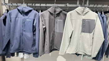 Montane的秋冬，不用买全套：一件软壳里塞了抓绒，三件中层互相打架，把重叠理清楚，三件就够入秋，什么时候下单也写了