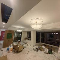9月开工装修，年前真能住进去吗？攻略说「3个月完工，刚好赶在过年」，进度评论区却是「九月开工瓷砖还没贴完」：对比完200多条汇报进度的评论、100平现实工期、定制件货期和今年的台风预报，我理清了三笔时间账、两个最容易拖的环节和三种人的排法