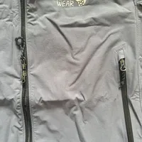 有人喊LT起球，有人说正代魔术贴粉化：入秋进山前，把山浩两件Chockstone软壳衣的分工、断了三折后的到手线和259元误会一次说清