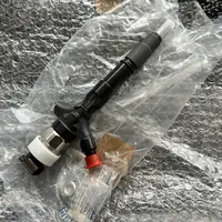 4S说清洗剂一瓶150，网上46块的到货是假的：凯美瑞、RAV4车主，做"喷油嘴清洗"前先数数你车上有几个嘴