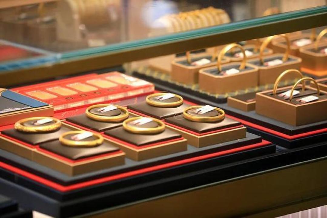 周大福老凤祥上半年关店近500家,高金价下黄金巨头迎大洗牌