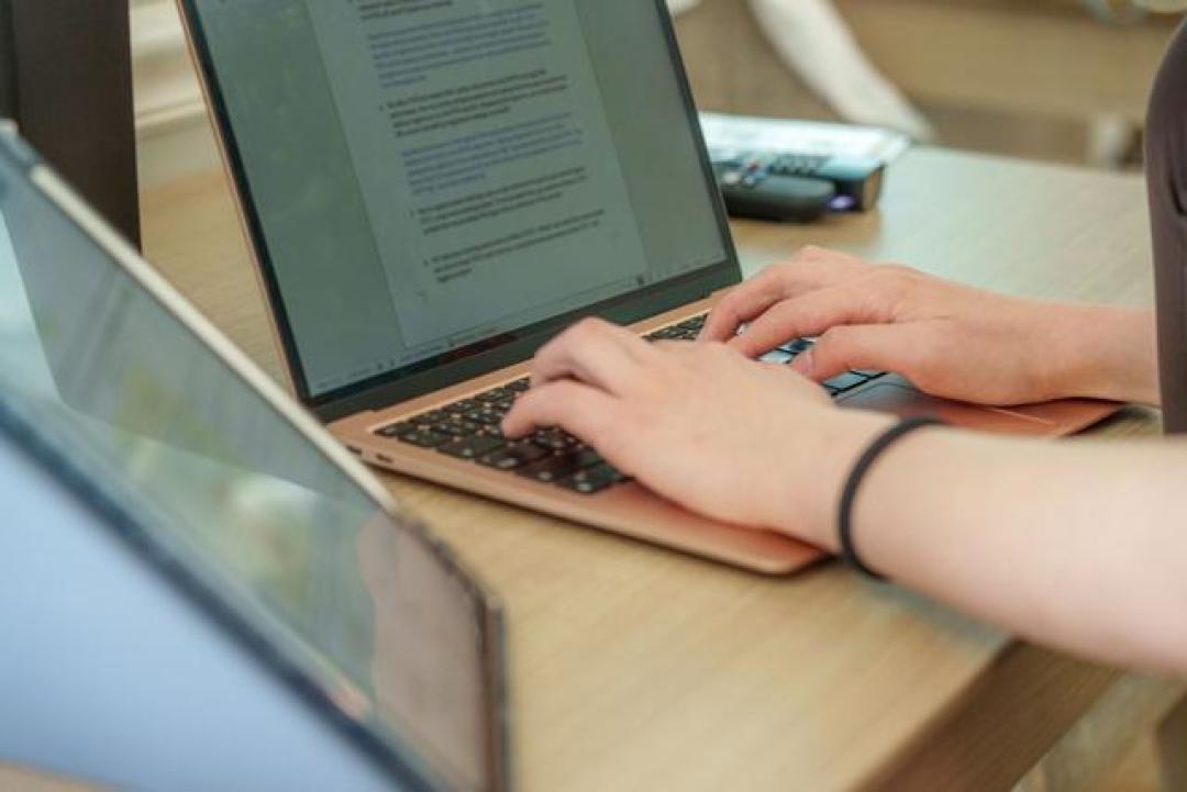 大学生开学装备两极分化:有人追两万顶配,有人选择理性减负