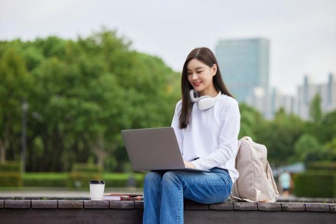大学生开学装备两极分化:有人追两万顶配,有人选择理性减负