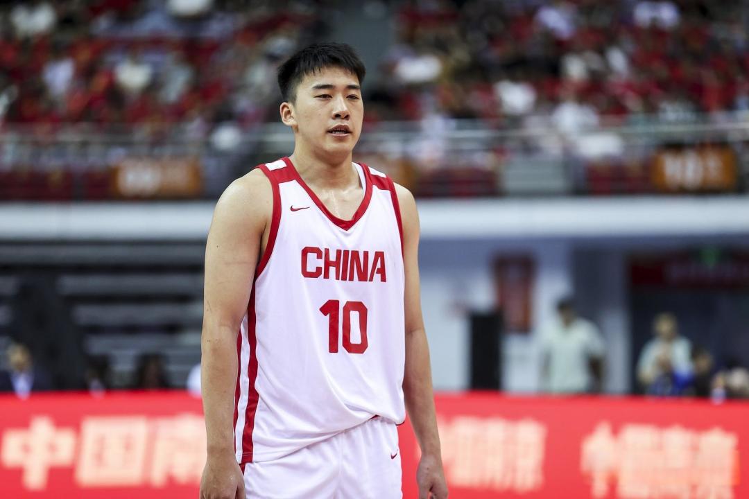 替补高效贡献11分5篮板1抢断 王俊杰助男篮险胜赛后落泪