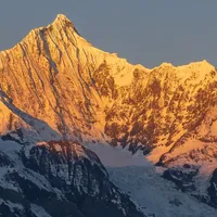 同一天"日照金山"预测从5%喊到80%：凌晨3点冲金山前，先搞懂那个百分比到底在算什么