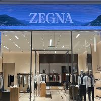 杰尼亚一边关店一边多卖16.5%：半年报里有3个给买西装的人的信号