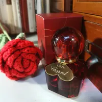 萧邦手表公价几万起步，同门的香水却200块就能入手：五条香水线全拆解，平替和坑都在这