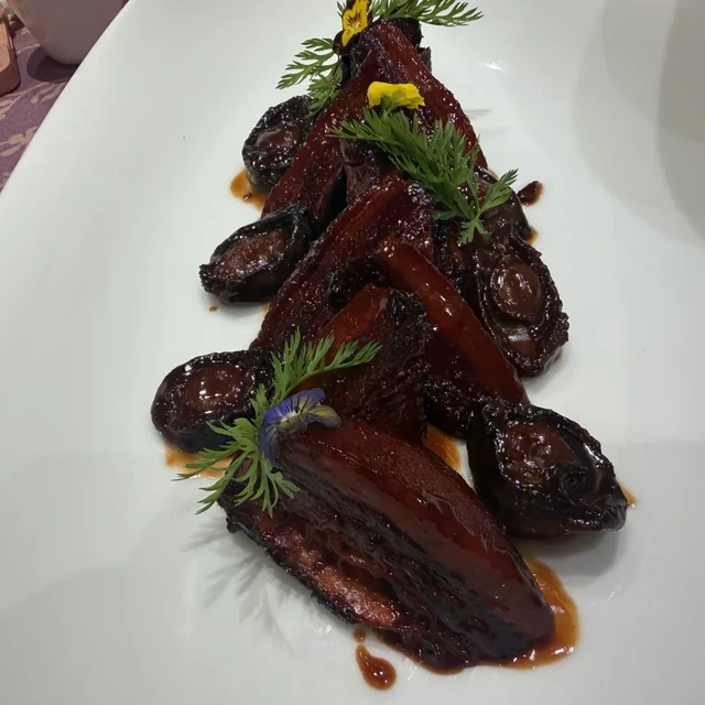别吵丰泽园用不用预制菜了：你吵的其实是两个丰泽园——堂食那口锅和货架上那盒肘子