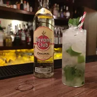 在家调酒的第一瓶朗姆可能买错了：百加得与哈瓦那的"洗洁精"之争，暴露了"按颜色选酒"的坑