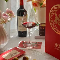 “山姆撤柜、扫码价899”刷屏的中秋红酒礼盒：瓶装进口葡萄酒一瓶海关均价约55块，看懂价格口径再掏钱