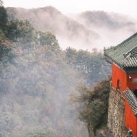 武当山金顶"七彩光环"刷屏"见者好运"：这道宝光到底是什么，现在去蹲还来得及吗