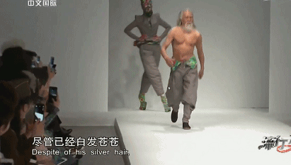 72岁的成龙真的老了，年轻时拼身体，老了以后拼什么？