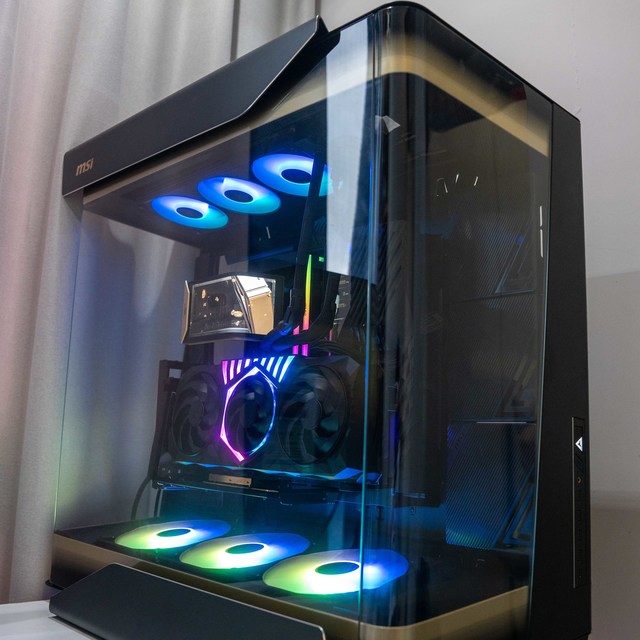 旗舰硬件的终极展台？微星MEG MAESTRO 900R超神机箱体验分享