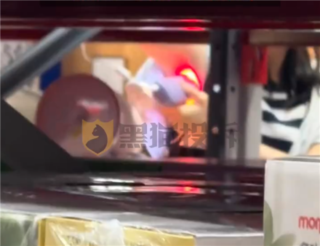 山姆顾客现场试用脱毛仪:腋下、小腿轮流剃 卫生状况堪忧